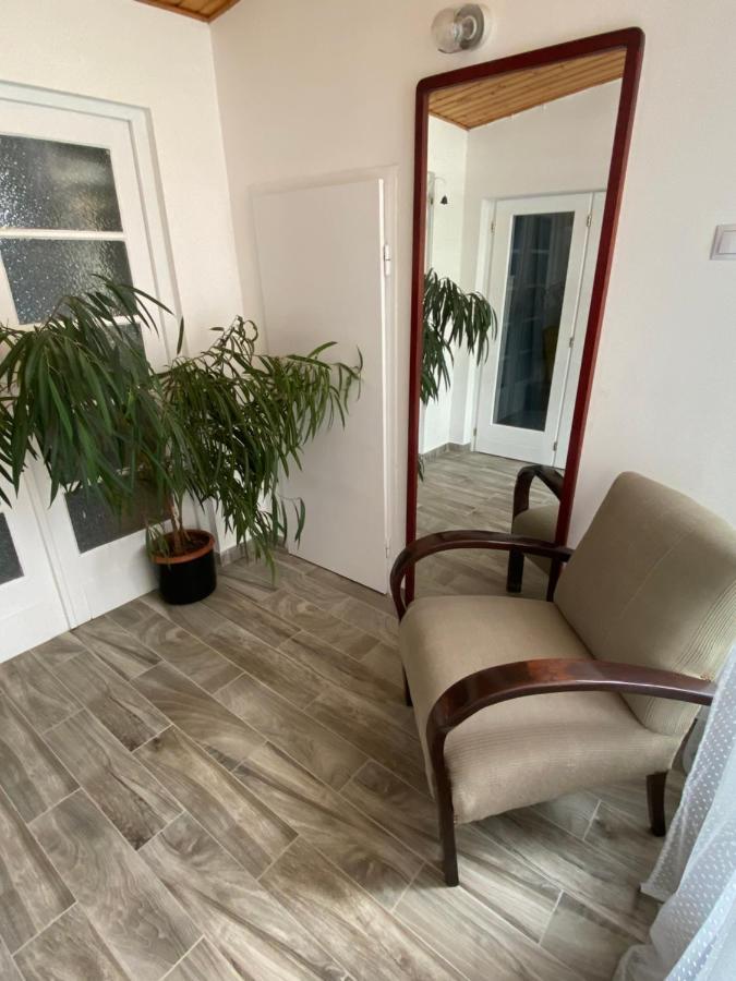 Souterrain Apartment *